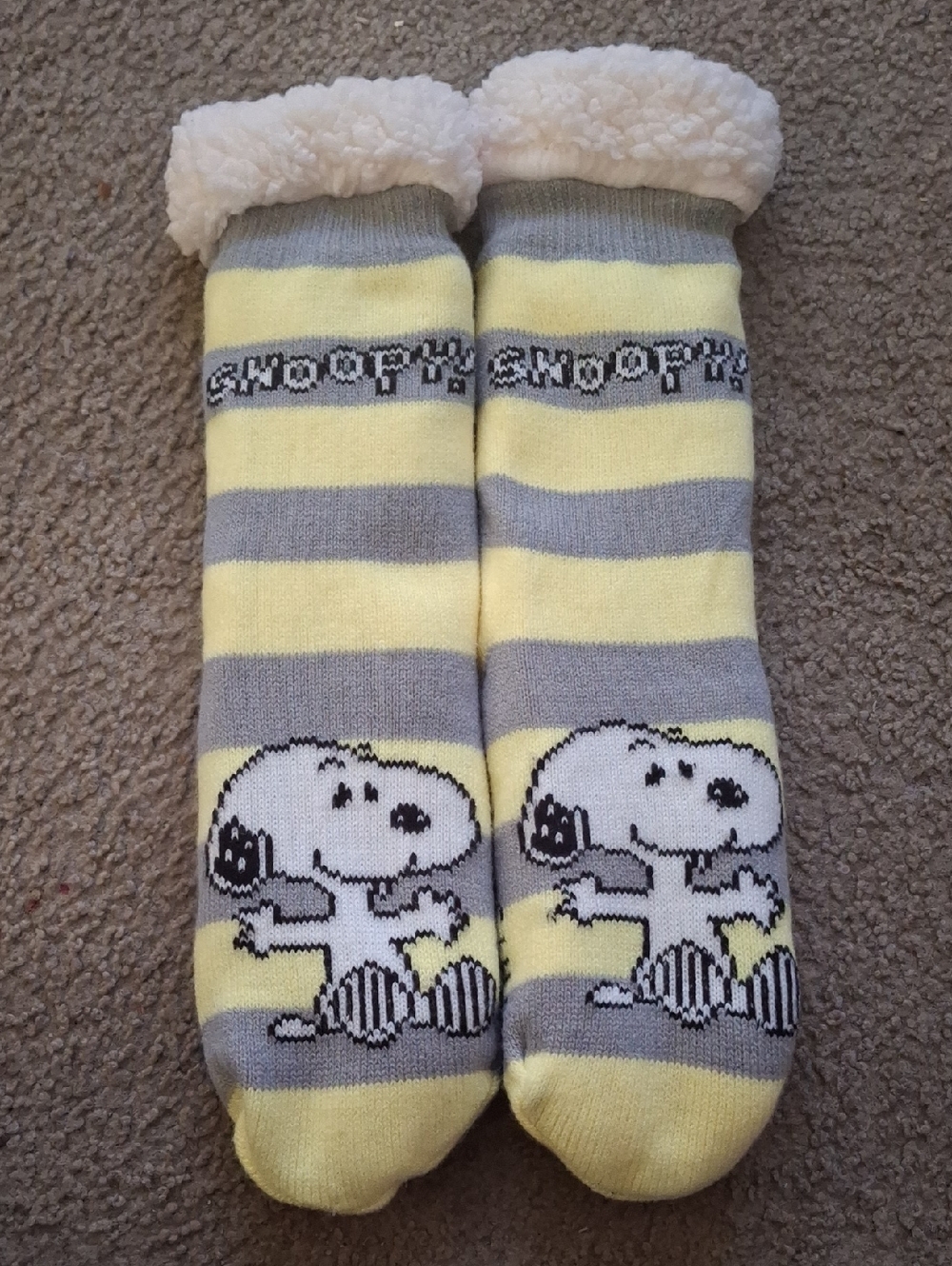 Snoopy Women's Fuzzy-Lined Striped Slipper Socks - Yellow & Gray